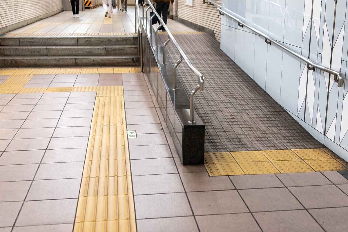 イメージカット:駅とか公共機関のバリアフリーの写真
