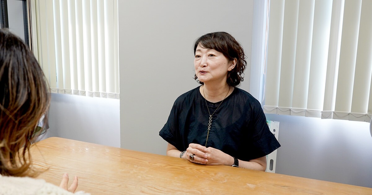 ディレクター／Web解析士 齊藤が話す様子