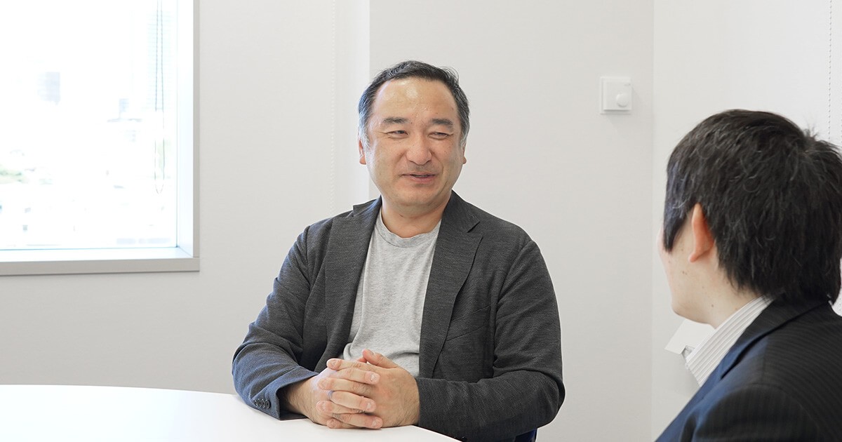 写真：柳沢が話す様子