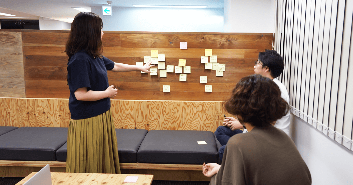 「BAのUXデザイナーが大切にしていること」をディスカッションする3