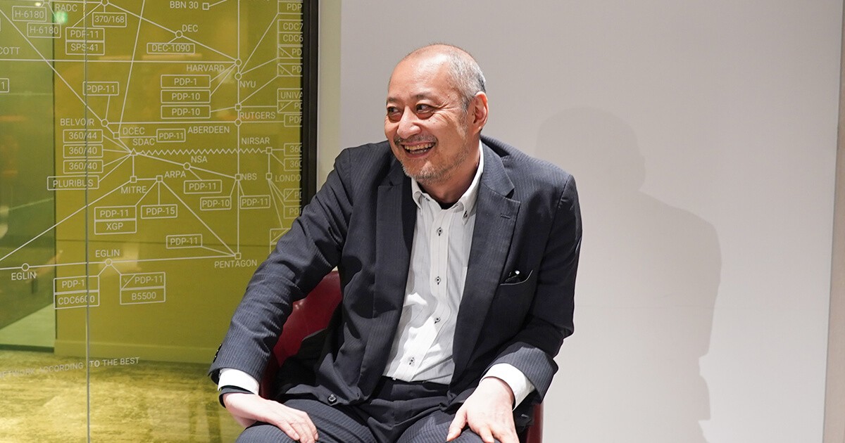 写真:株式会社ジーニー 平井氏が話す様子