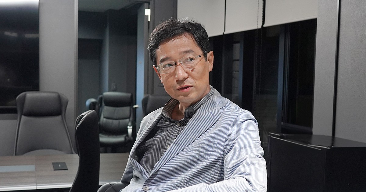 写真：太田氏が話を聞いている様子