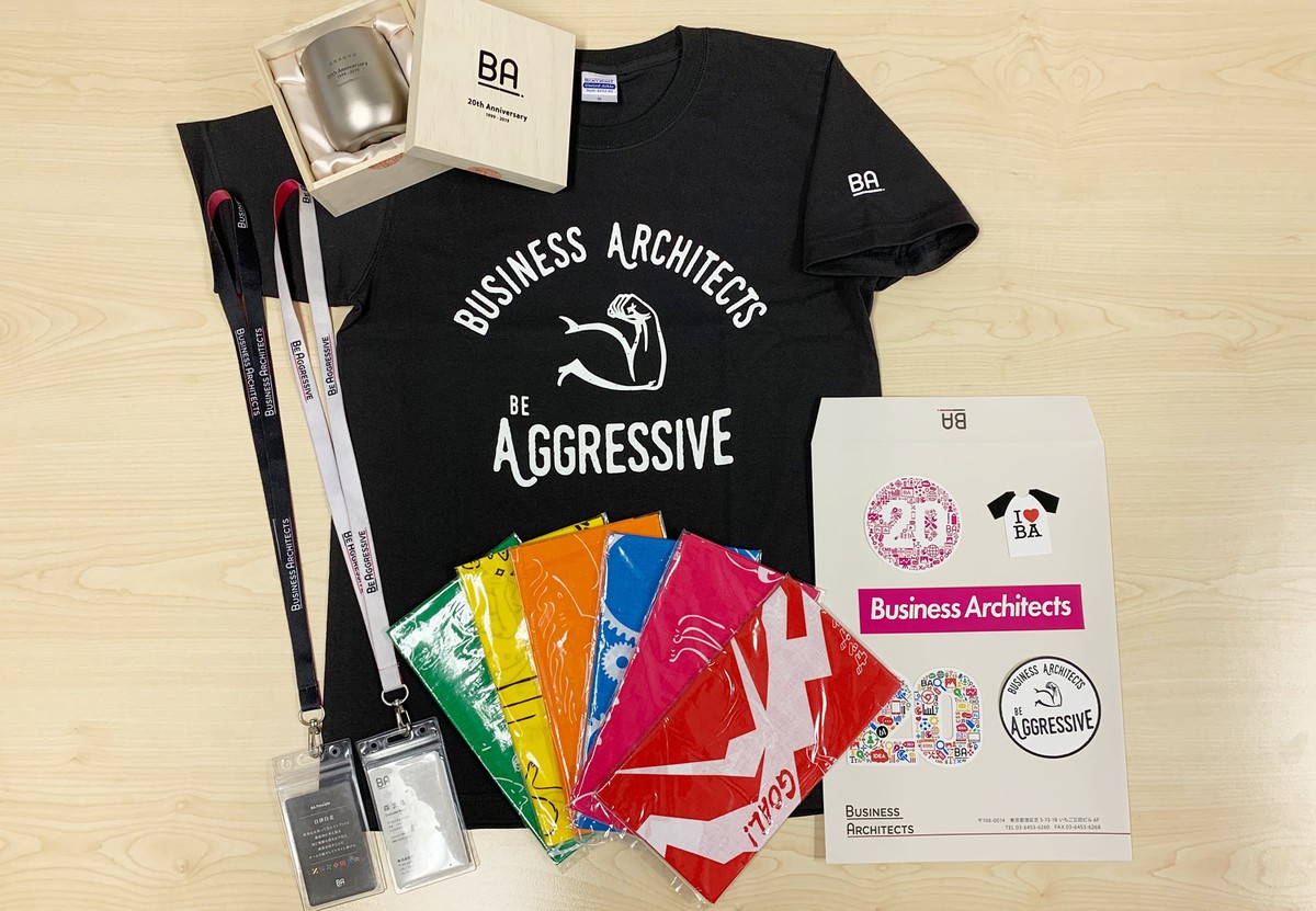 写真:ネックストラップ、Tシャツ、シール、手拭い、カップ