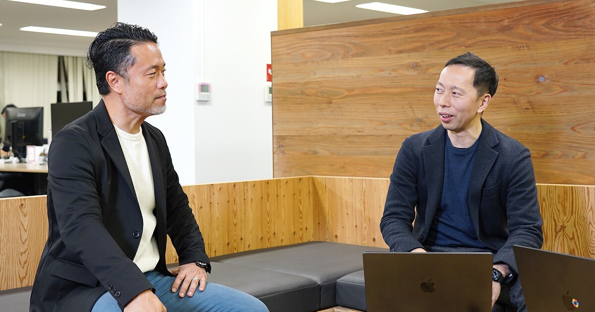 写真:村田と森下が話す様子
