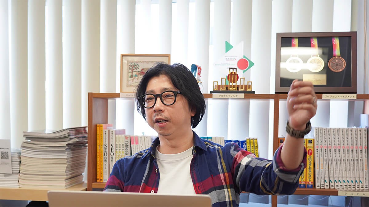 写真：森が会話している風景1