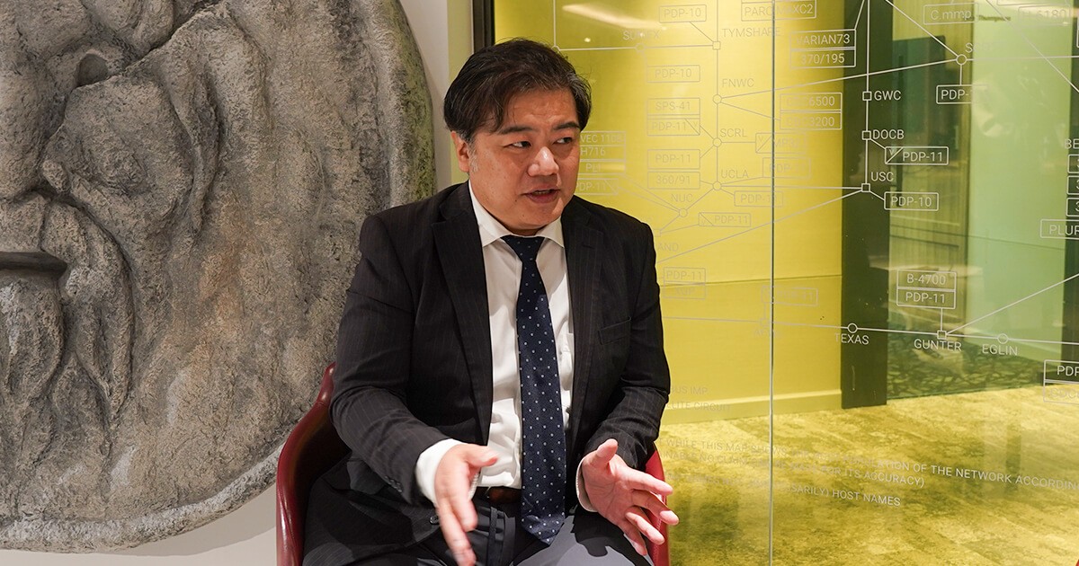 写真：株式会社ビジネス・アーキテクツ　浦が話す様子