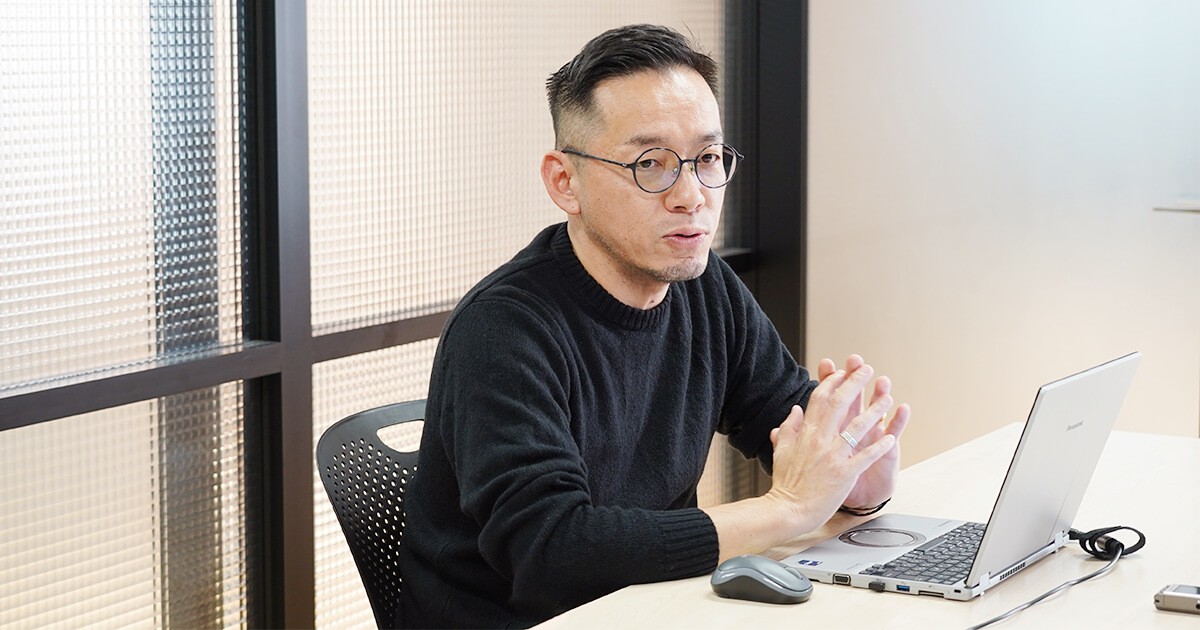 写真:昆野が話す様子1