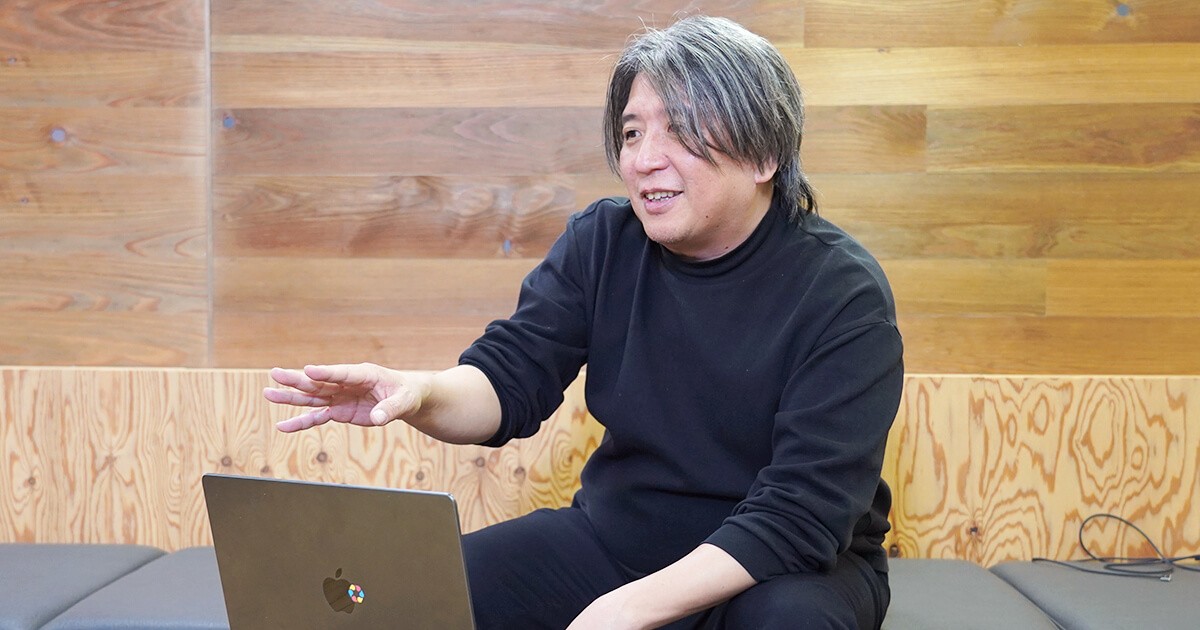 写真：小山が話す様子
