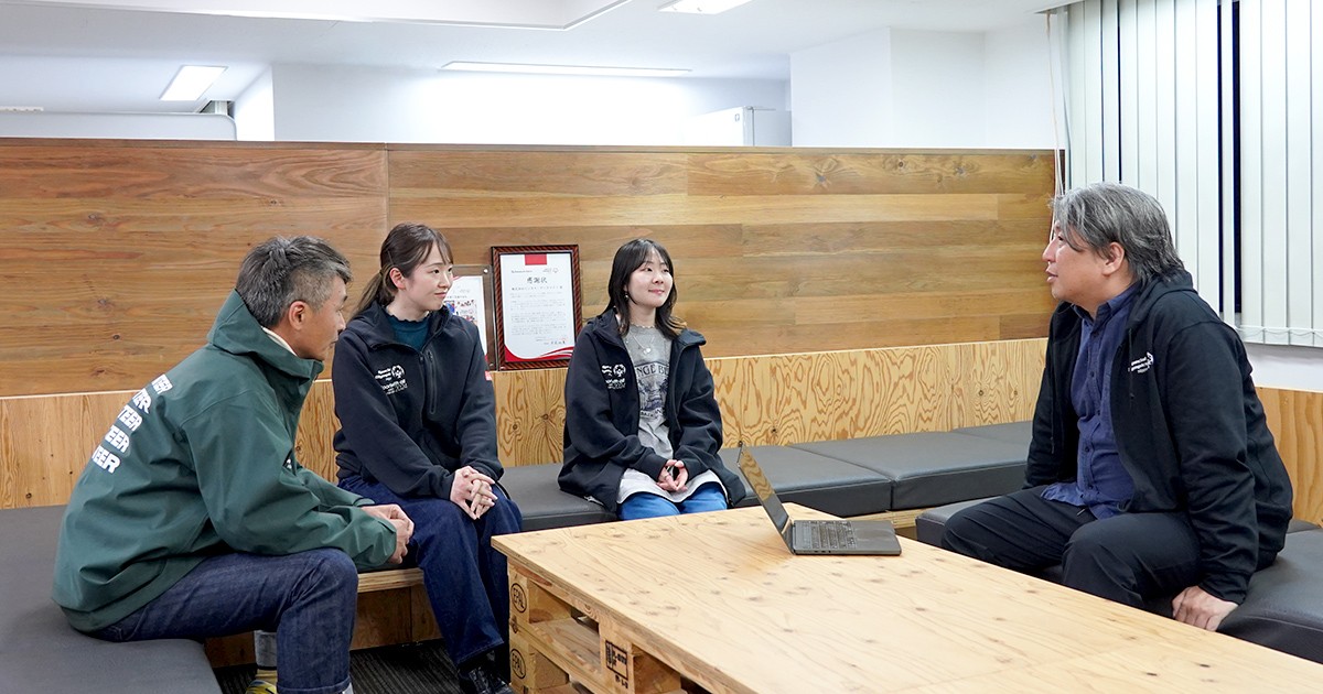 全員が話すシーン