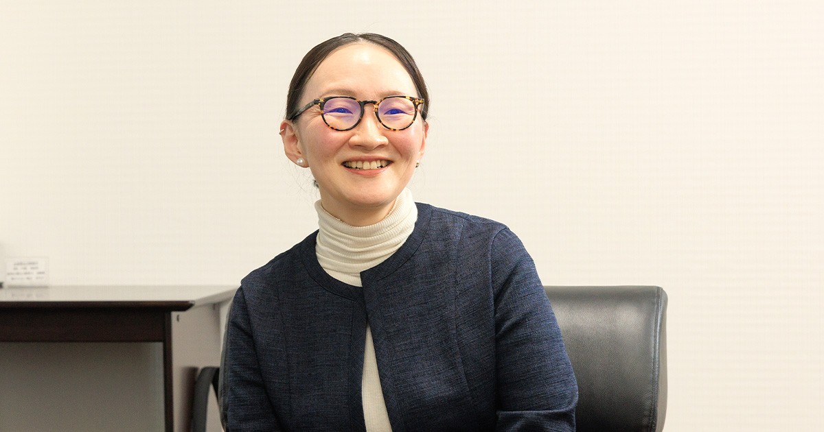 写真：新山 佳世子 / デジタル戦略部 部長（ビジネス・アーキテクツ）