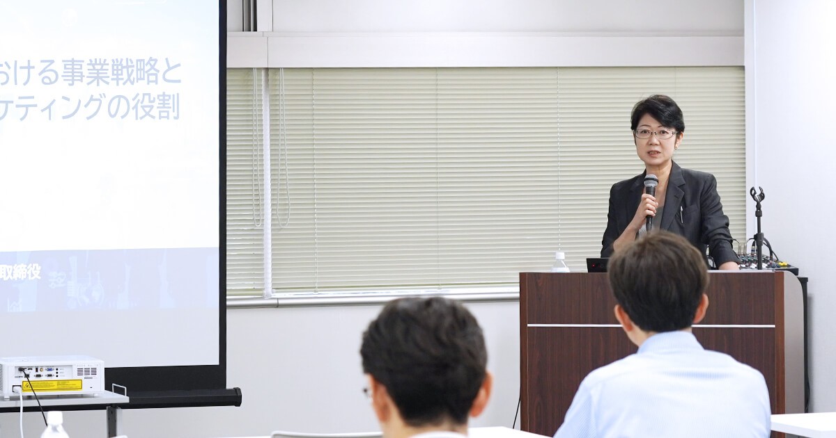 写真：上島千鶴氏の登壇の様子