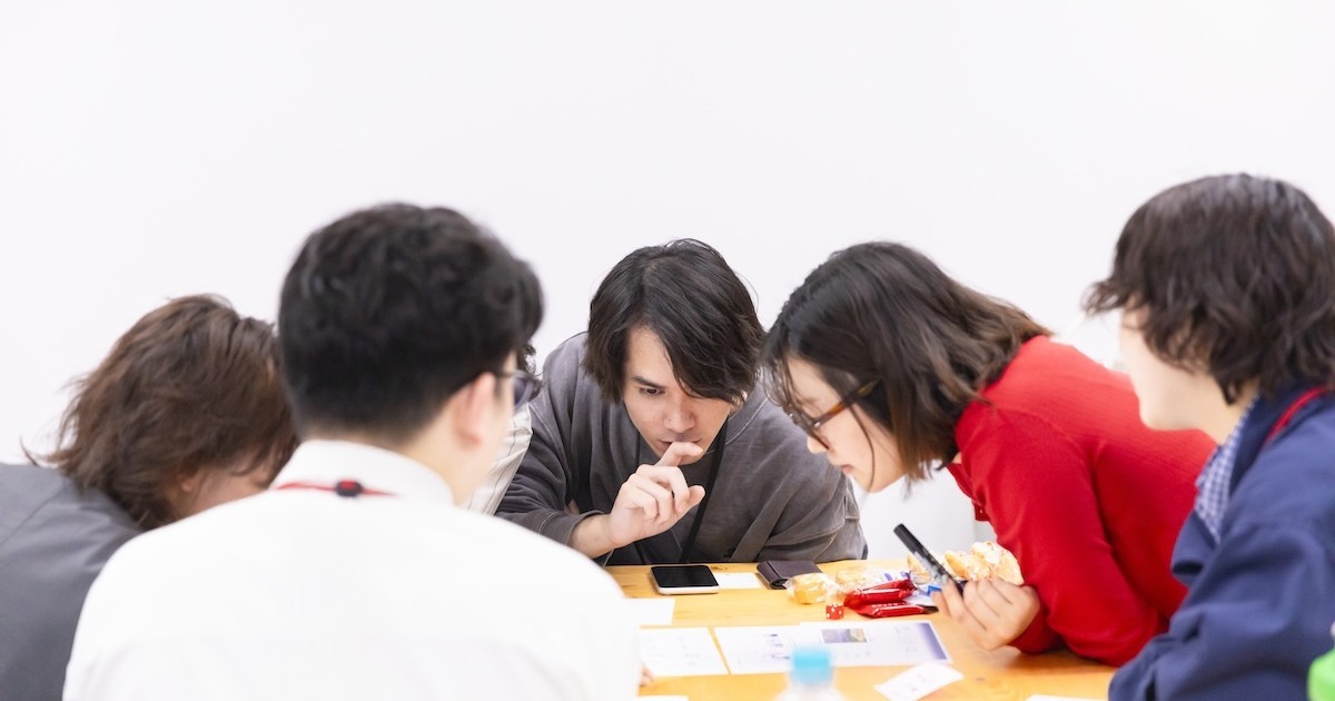 写真：普段接点の無い他社のメンバーとも議論が盛り上がった様子1
